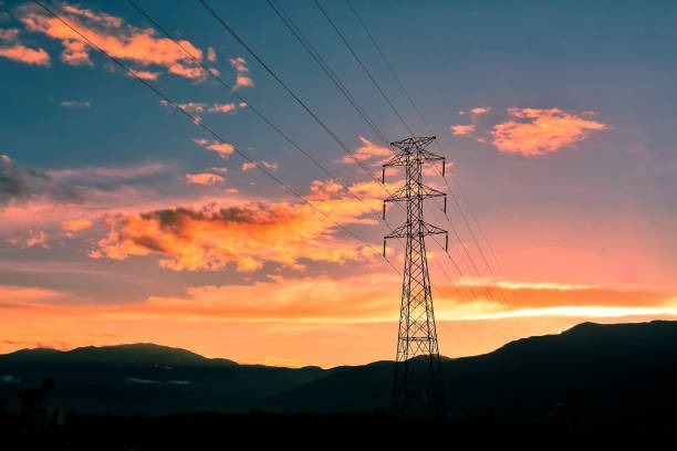 ຄວາມແຕກຕ່າງລະຫວ່າງຫໍຄອຍ lattice ແລະ monopole