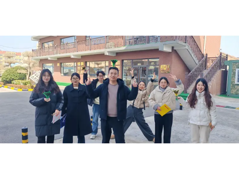 Maotong ກາງແຈ້ງ Shuttlecock ເຕະຫຼັງຈາກອາຫານທ່ຽງ