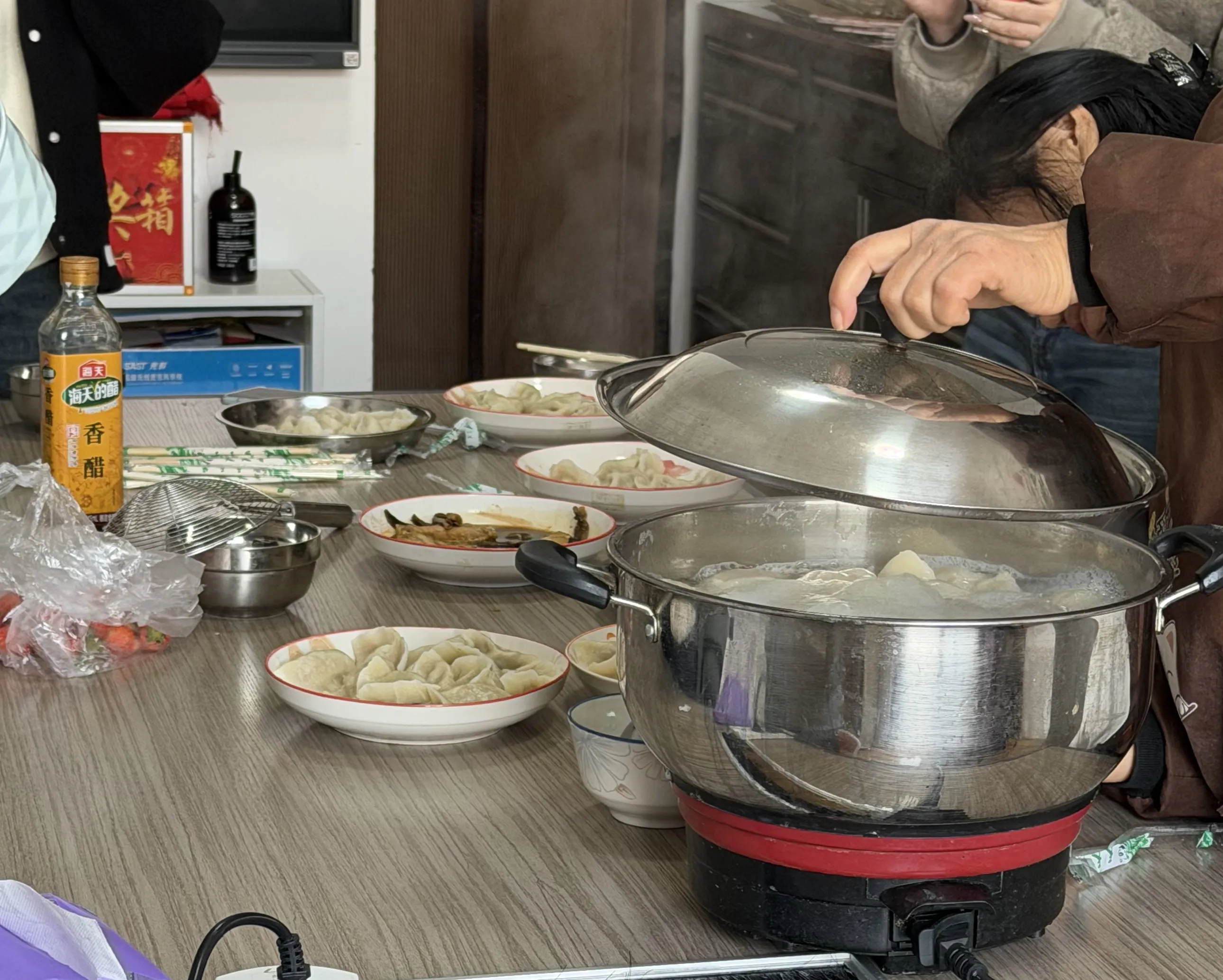 ຂໍອວຍ​ພອນ​ໃຫ້​ທ່ານ Maotong ແລະ​ທຸກ​ຄົນ​ຈົ່ງ​ມີ​ຄວາມ​ສາ​ມັກ​ຄີ ແລະ​ປະ​ສົບ​ຜົນ​ສຳ​ເລັດ​ໃນ​ປີ​ໜ້າ